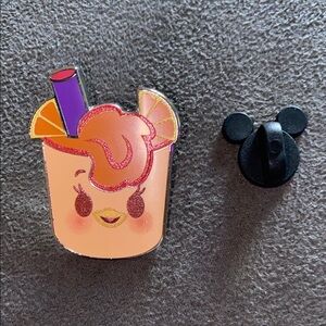 Disney goslyn mallard munchlings orange 
drink trading pin